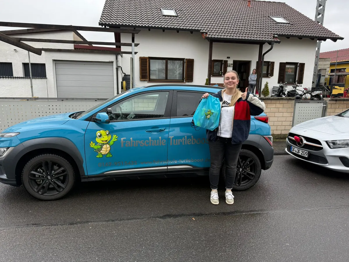 Erfolgreich bestandene Prüfung bei Fahrschule turtleboost Hainburg