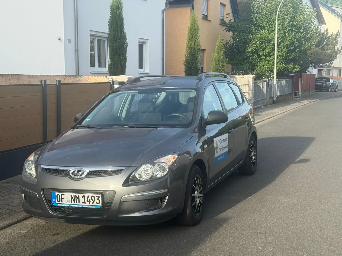 Schulungsfahrzeug der Fahrschule turtleboost Hainburg