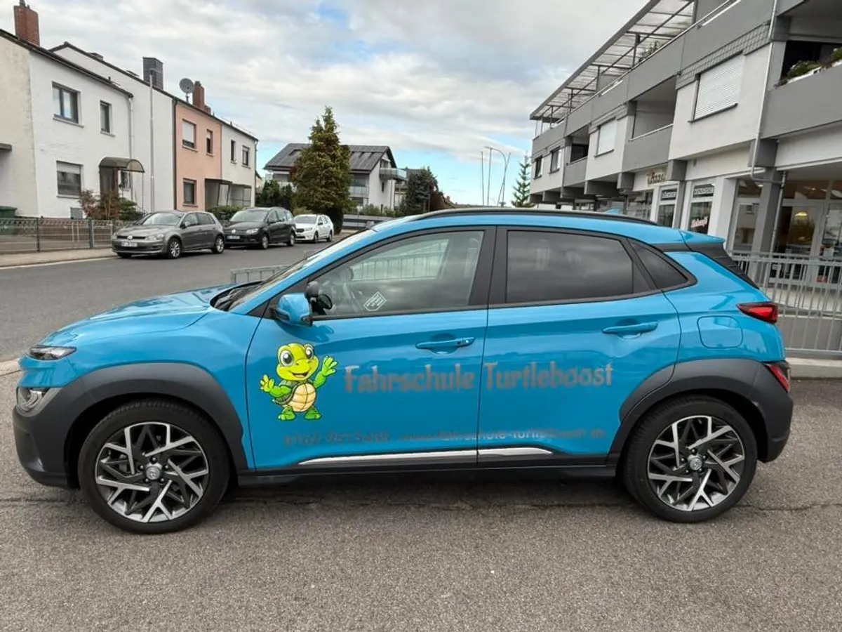 Anhänger-Gespann der Fahrschule turtleboost für Klasse BE
